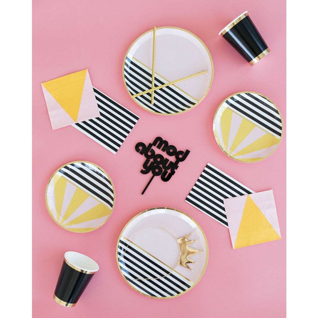 Gold & Navy Plates & Cups on a wood table with a navy runner and flowers